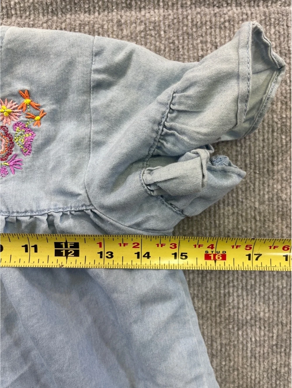 Vince Camuto Girls 10 Light Wash Denim Top Floral Embroidered Ruffle Sleeve